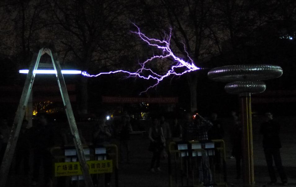 Above: Tesla coil made in the Hands-on Lab