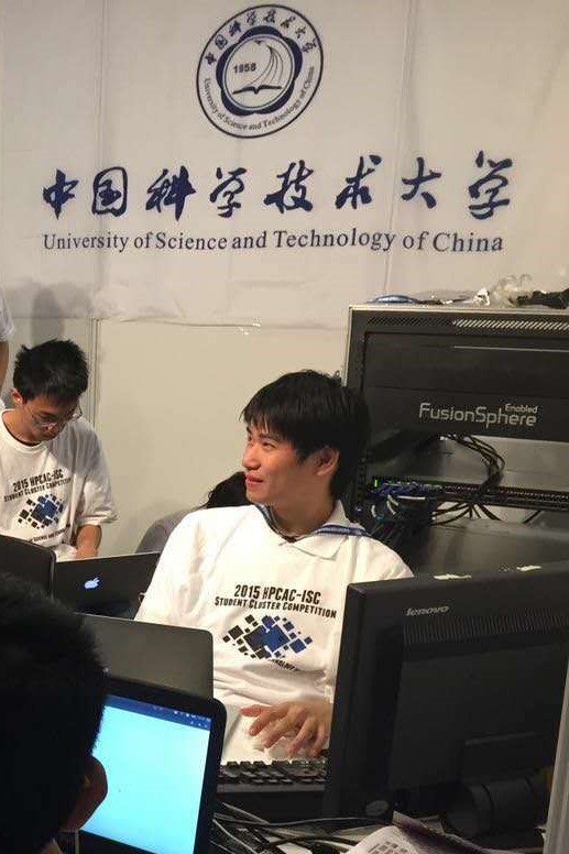 Ruan Zhenyuan participating in supercomputing competition