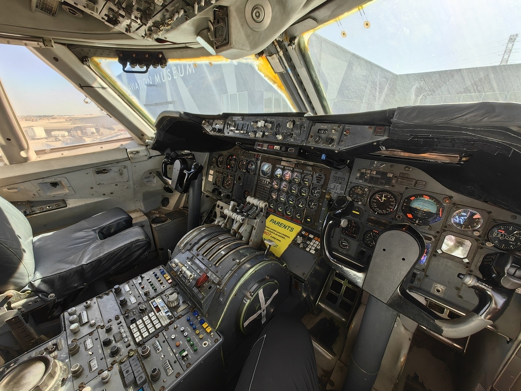 Cockpit of the Boeing 747 in the Hiller Aviation Museum