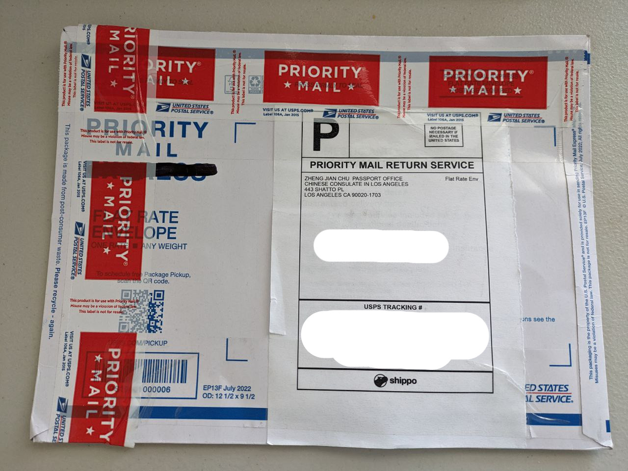给我寄回来的信封，因为事实上 Shippo 的 Label 不是 Express 的，给我把信封上 Express 的字涂掉了，然后贴上了 Priority Mail 的胶带